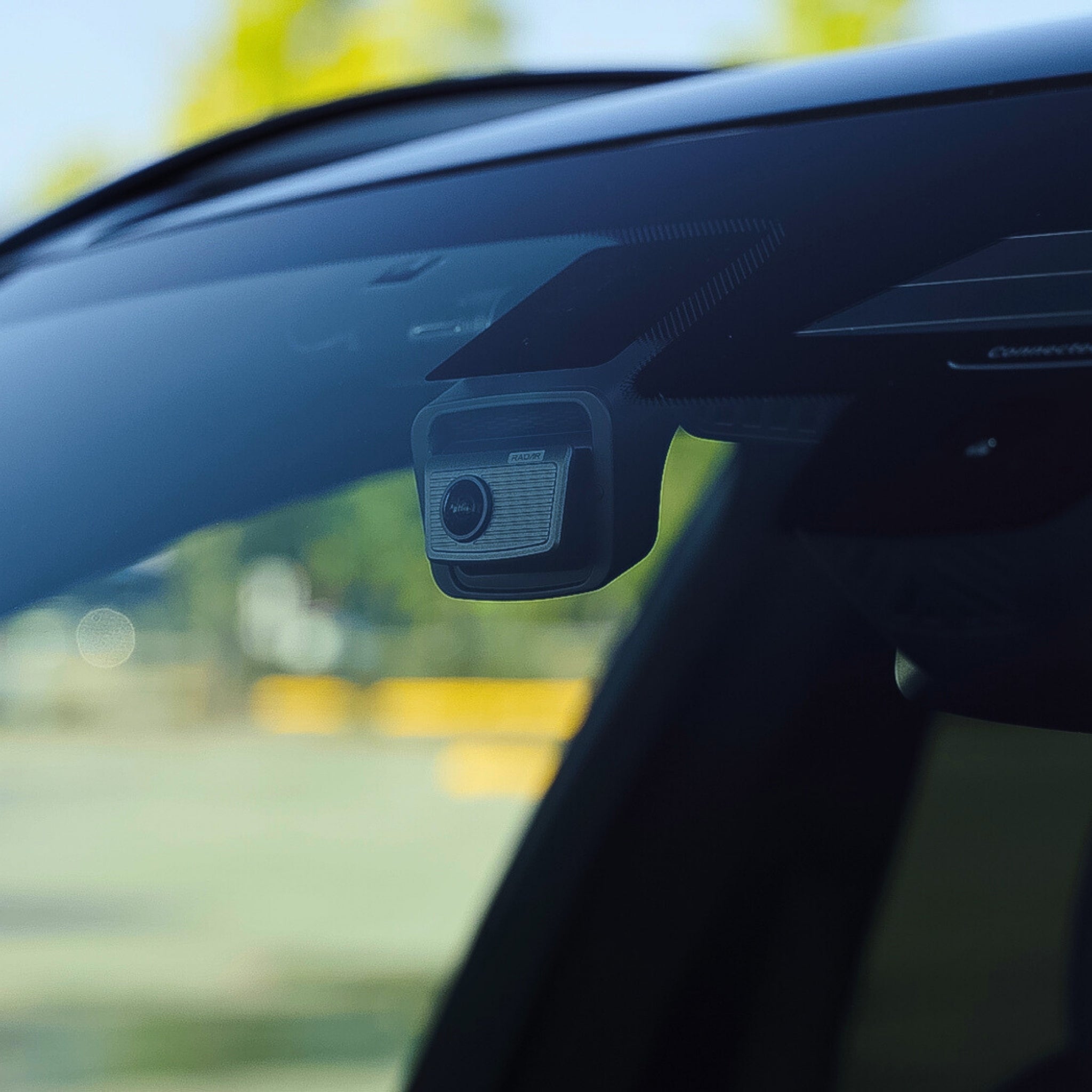 Thinkware U3000 Pro 2 canales 4K UHD Cámara frontal + 2K QHD Cámara trasera con cable OBD-II
