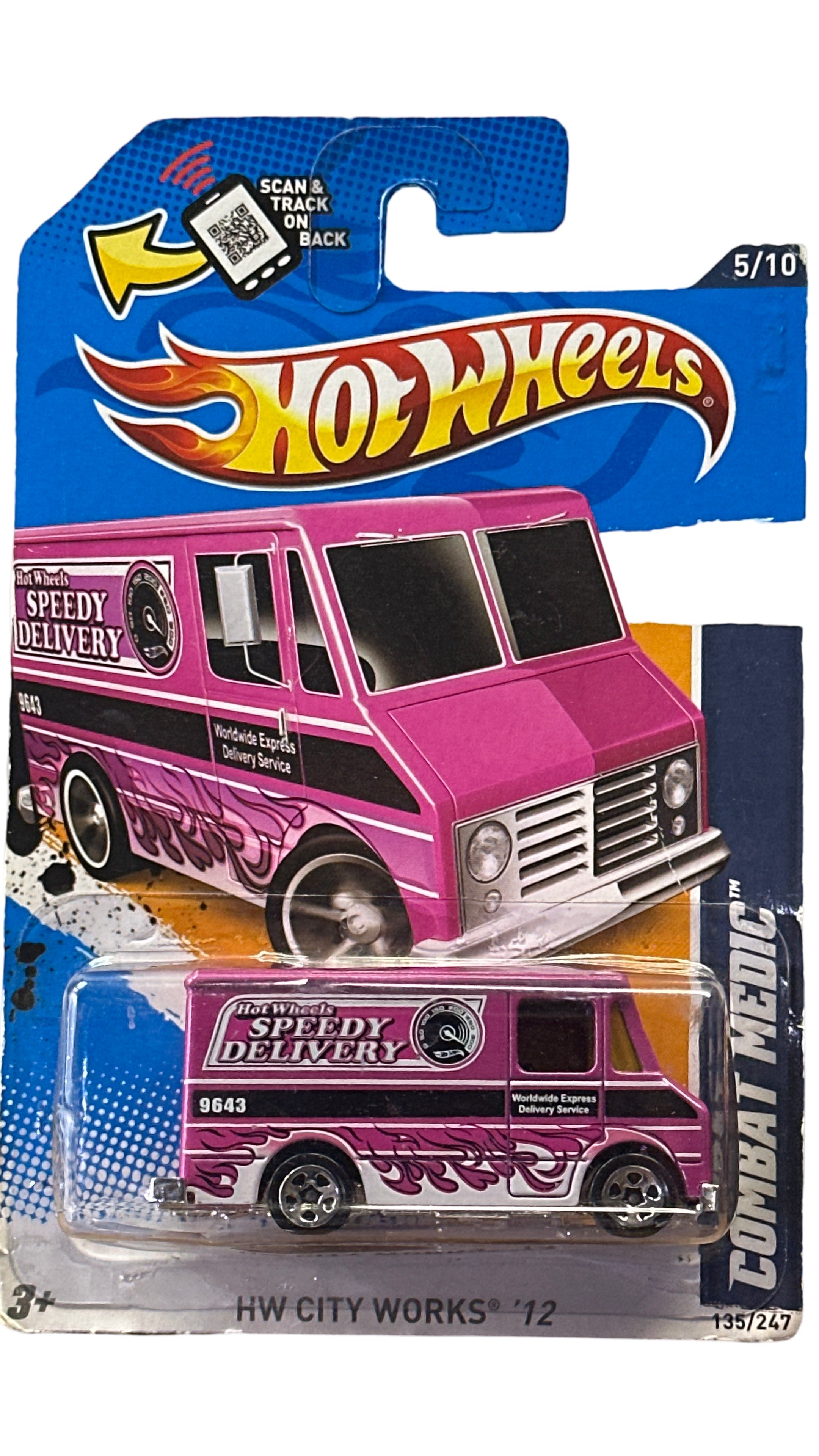 2012 Hot Wheels #135 HW City Works 5/10 Combat Medic Variante Rosa