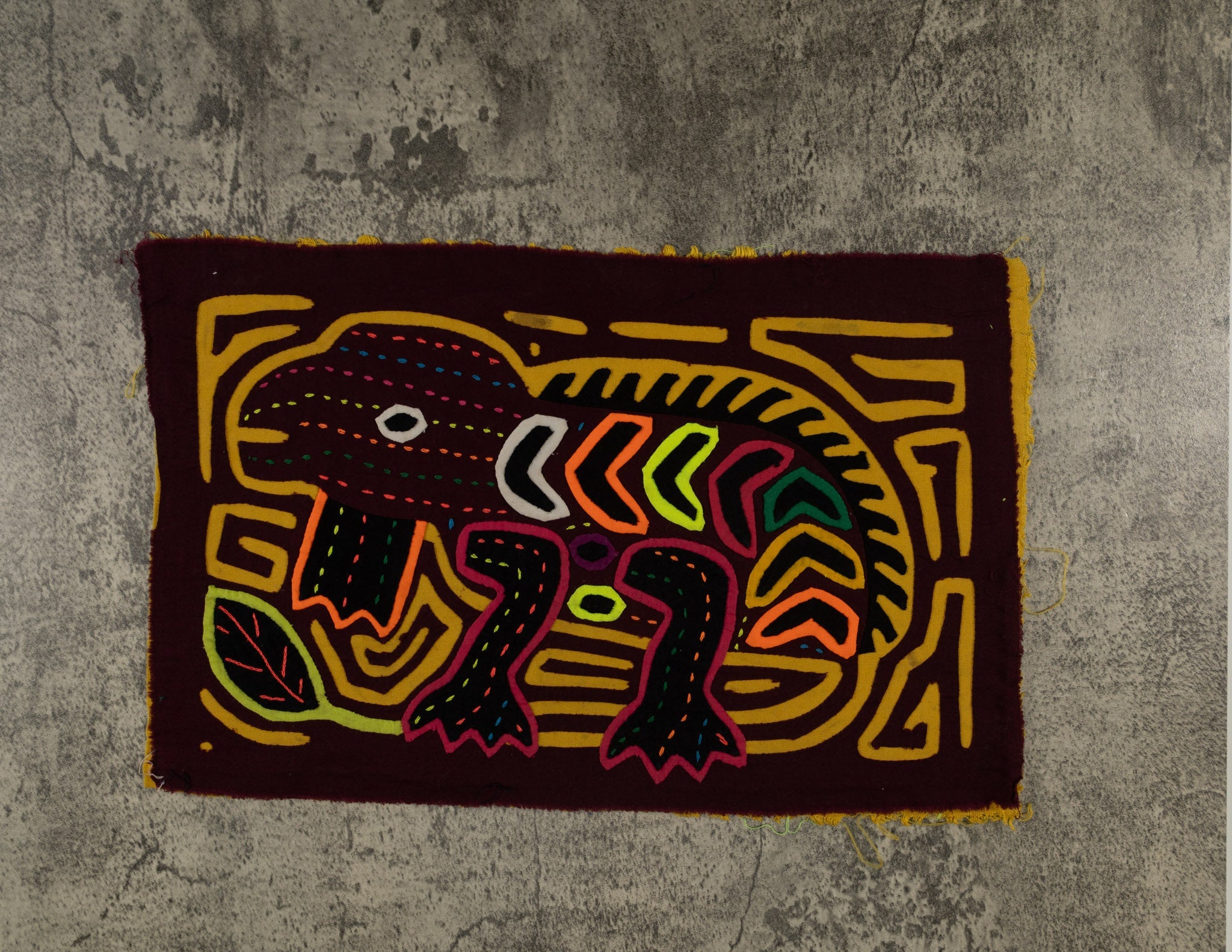 Burgundy And Gold Iguana Lizard Reptile Mola