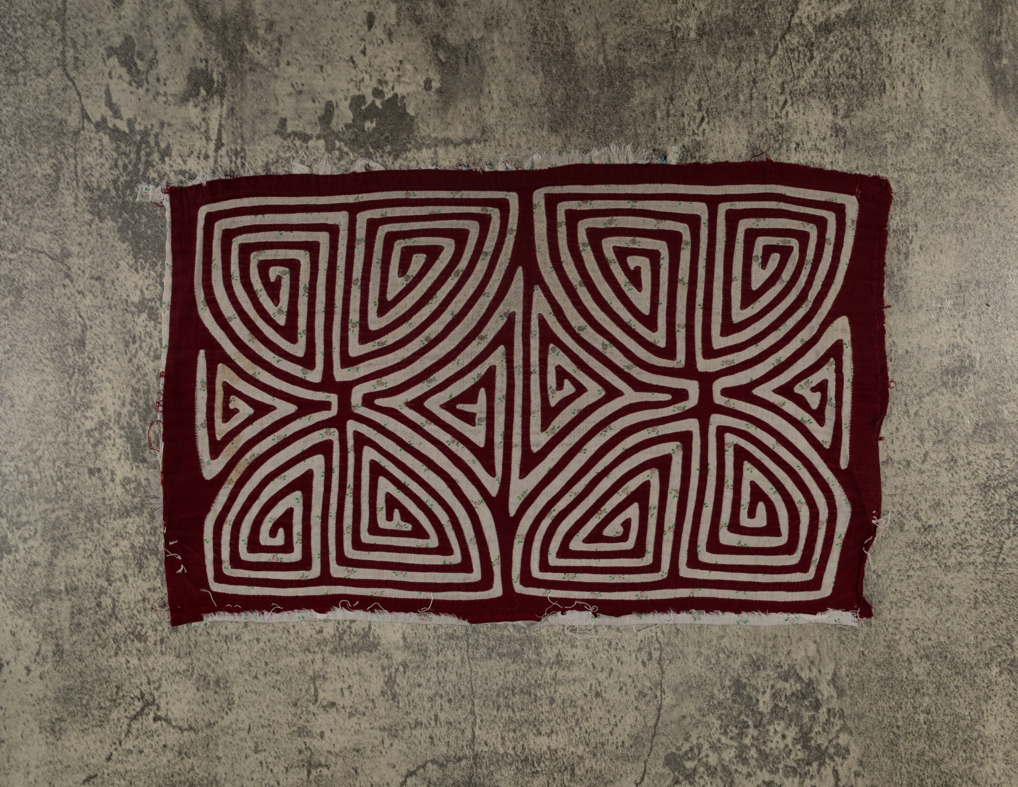 Vintage Burgundy And White Classic Design Mola