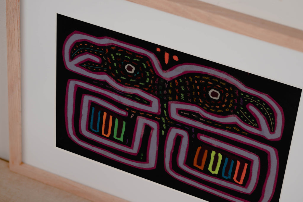 Black Red And Blue Optical Illusion Bird Mola