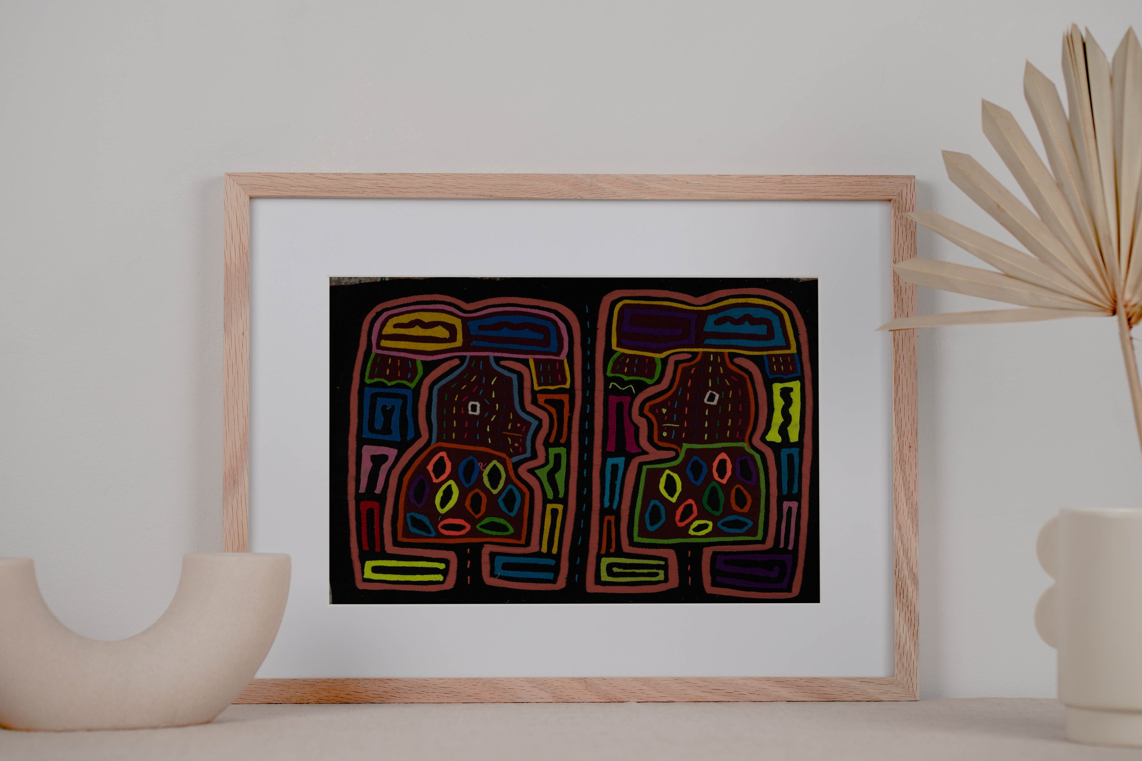 Classic Design Pink And Black Basket Head Mola