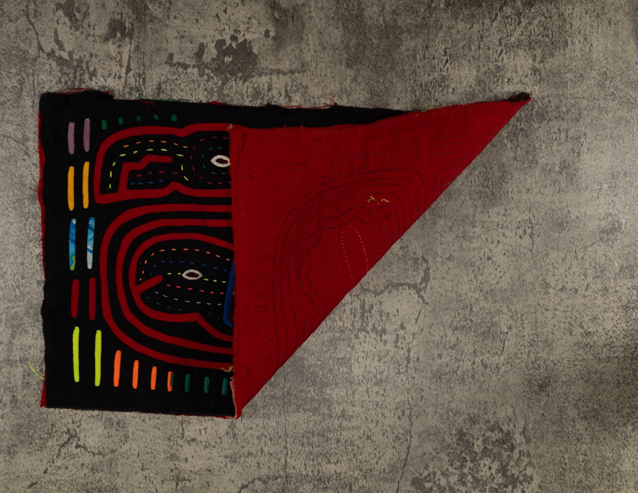 Classic Black And Red Family Affair Mola