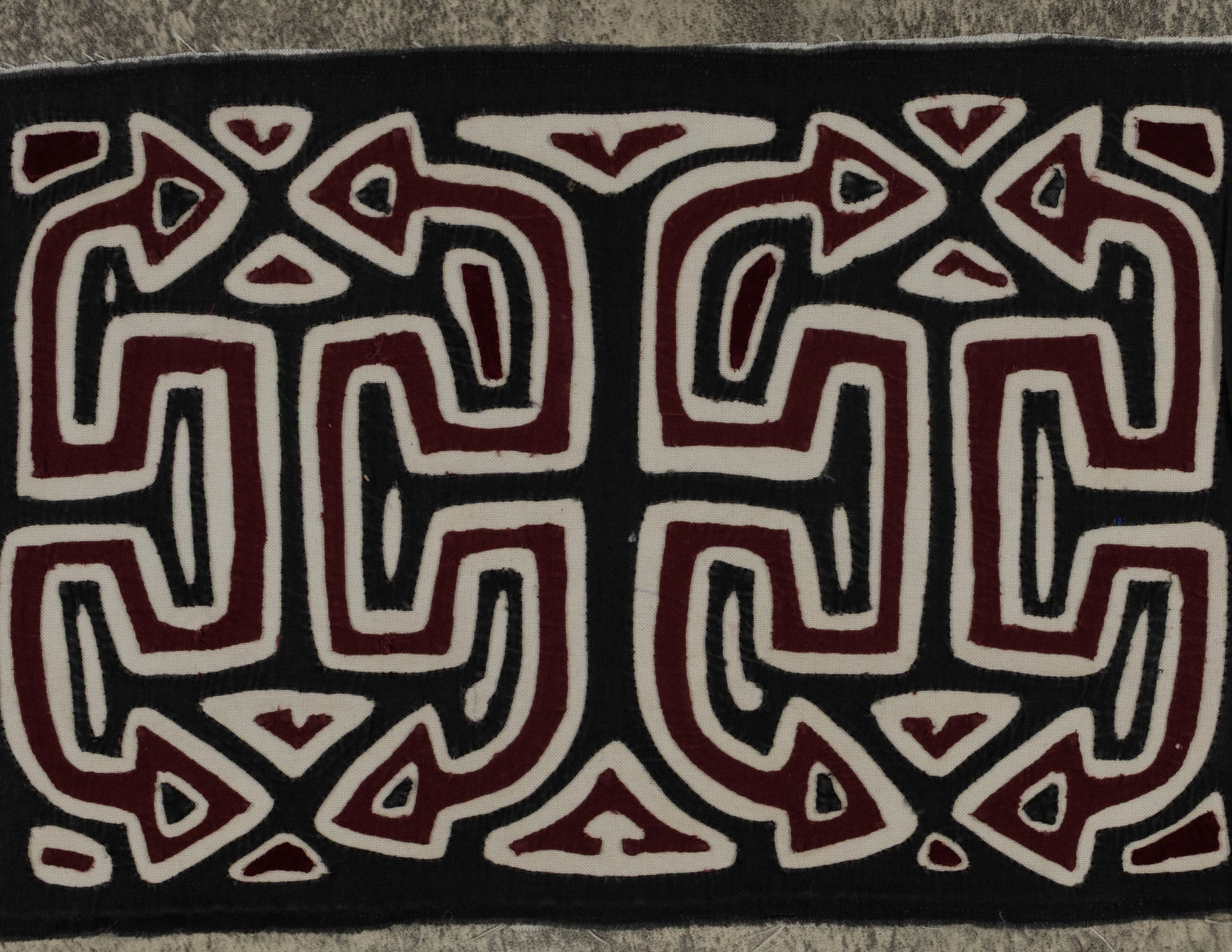 Black White And Red Optical Illusion Mola