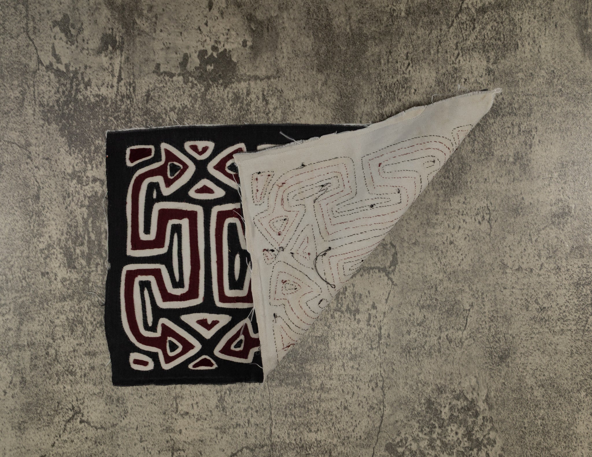 Black White And Red Optical Illusion Mola