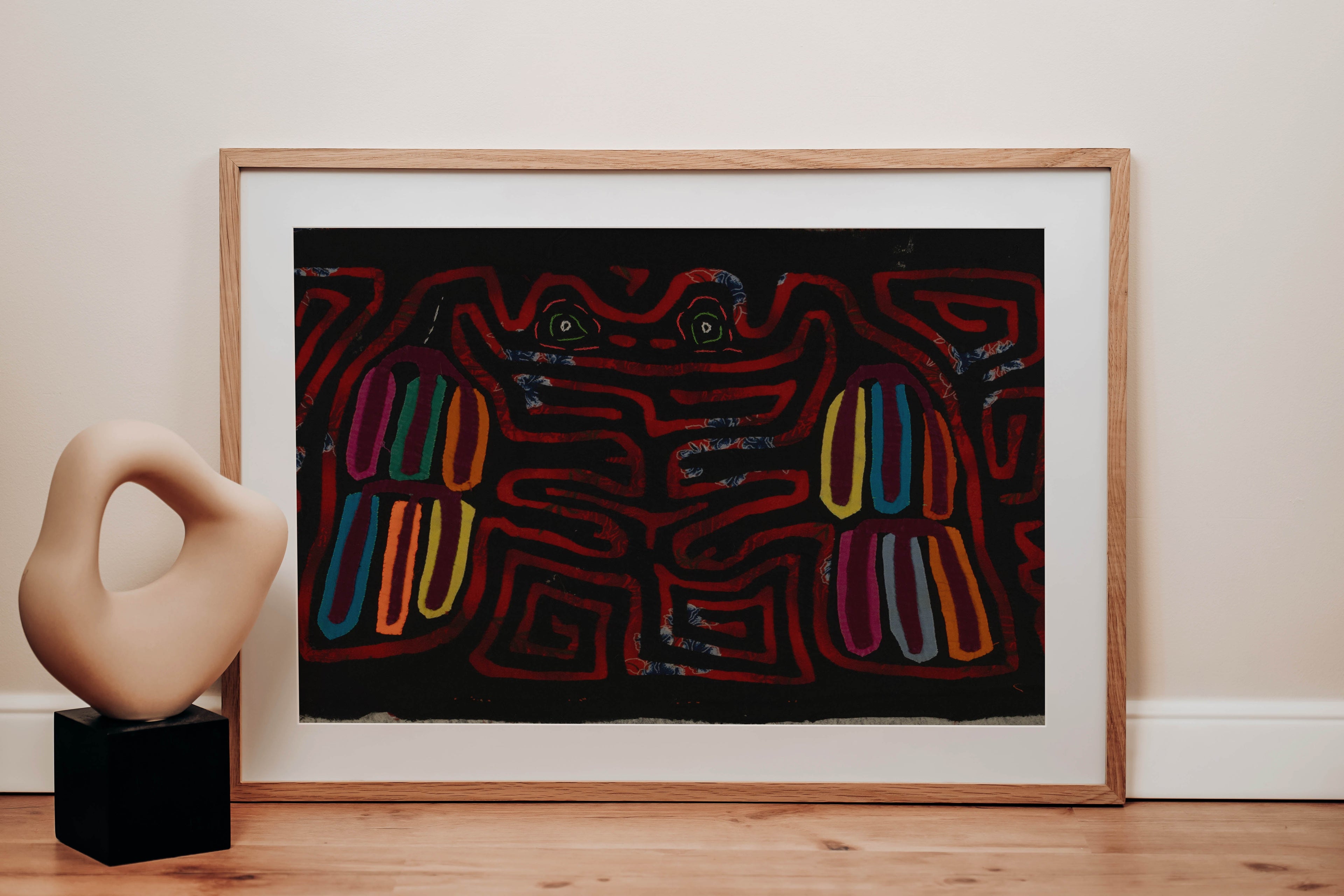 Vintage Black And Red Optical Illusion Frog Mola