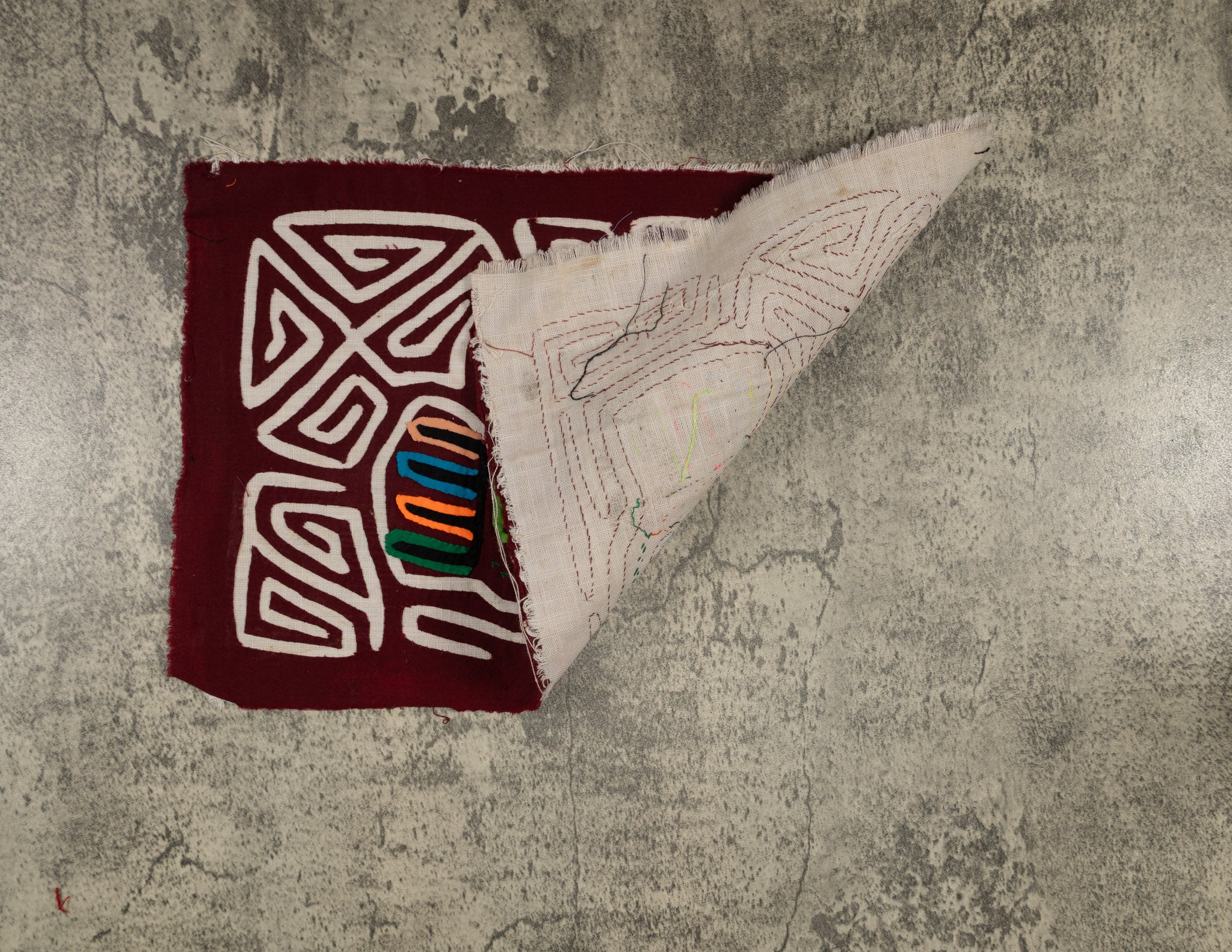 Traditional Burgundy And White Talking Chick Mola