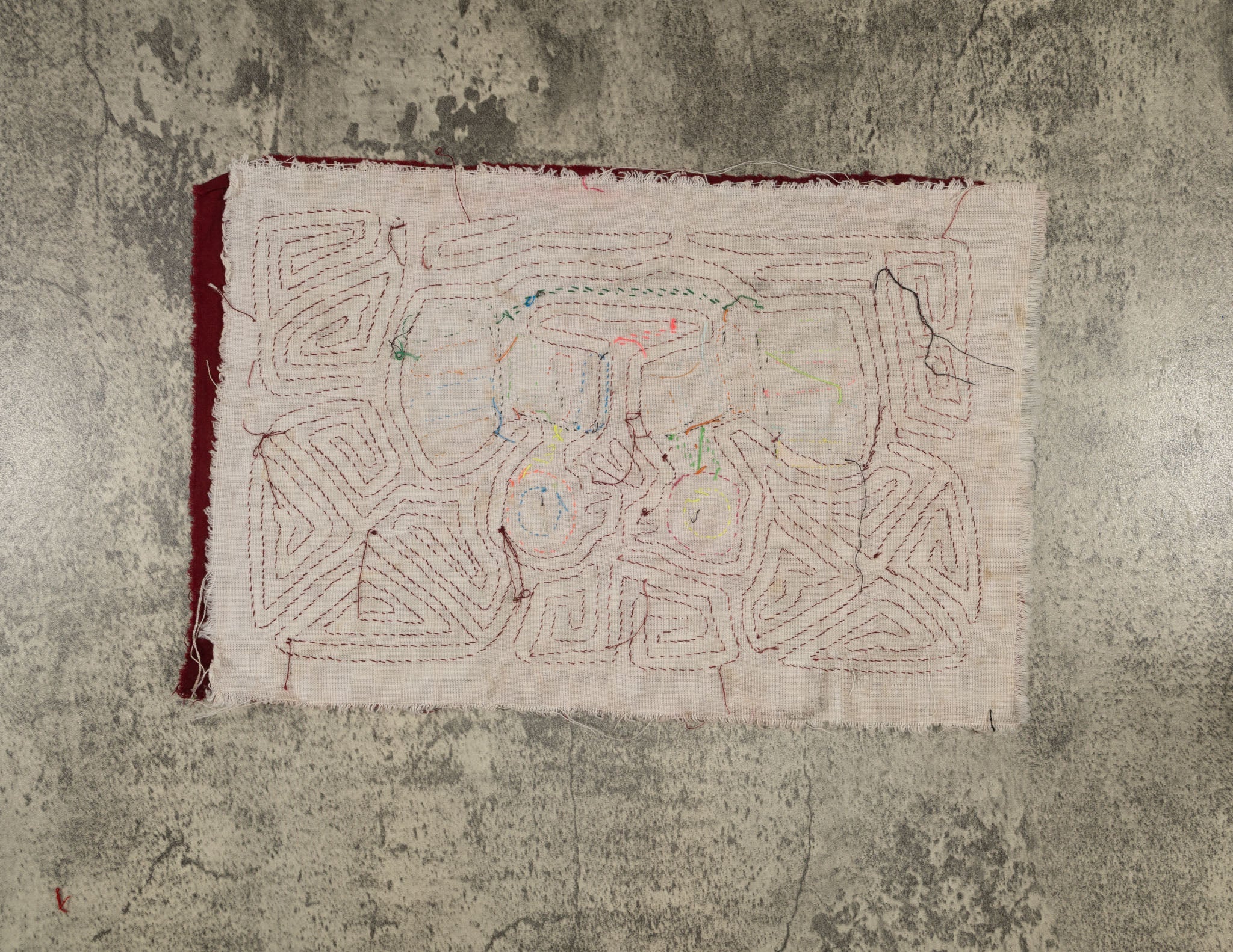 Traditional Burgundy And White Talking Chick Mola