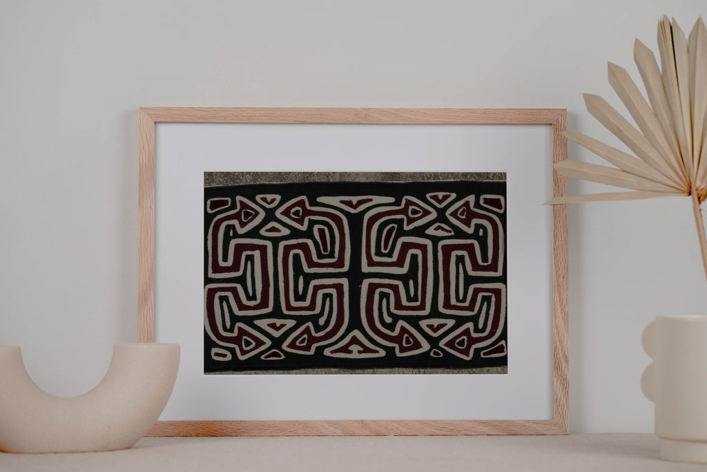 Black White And Red Optical Illusion Mola