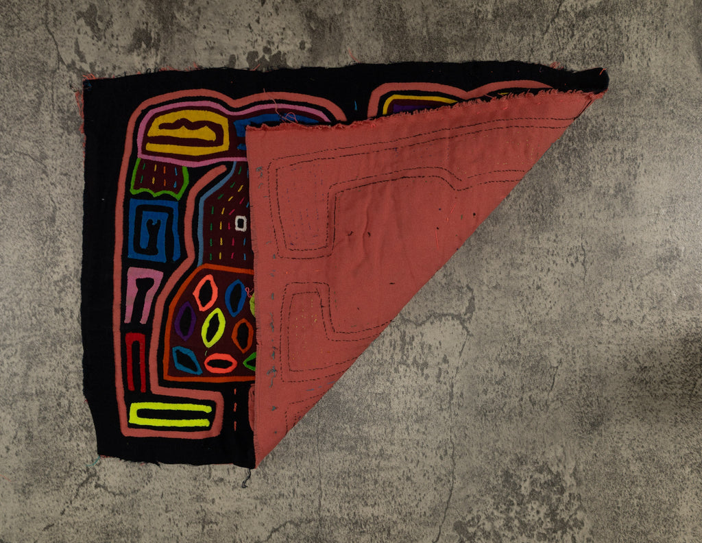 Classic Design Pink And Black Basket Head Mola