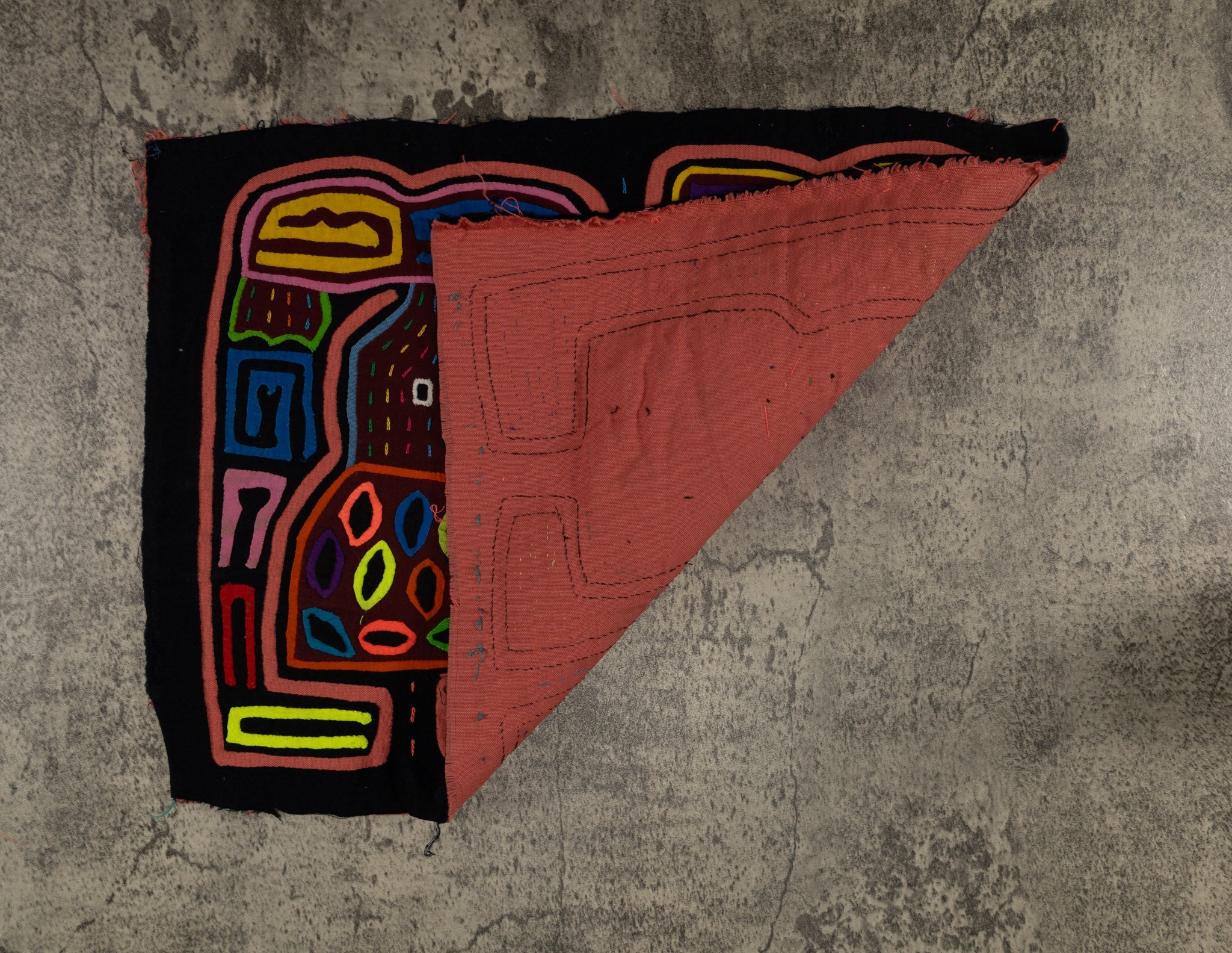 Classic Design Pink And Black Basket Head Mola