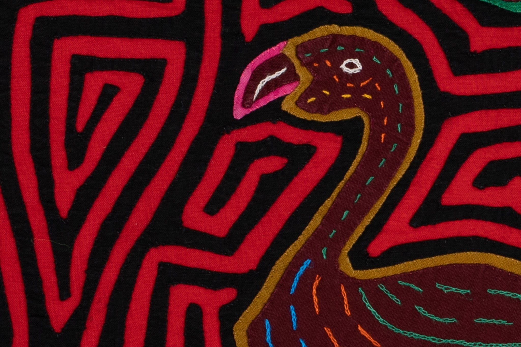 Black and Red Swan Lake Family Affair Mola