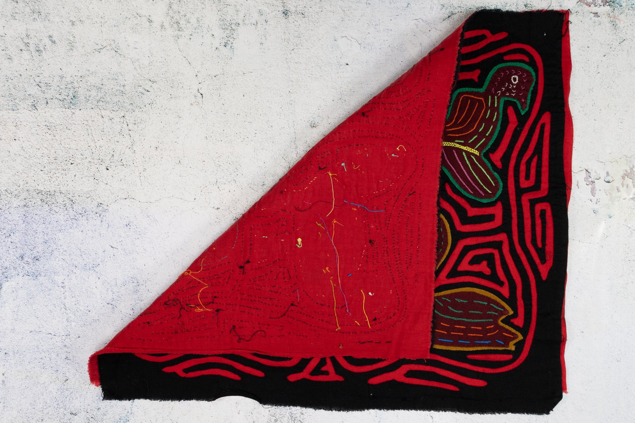 Black and Red Swan Lake Family Affair Mola