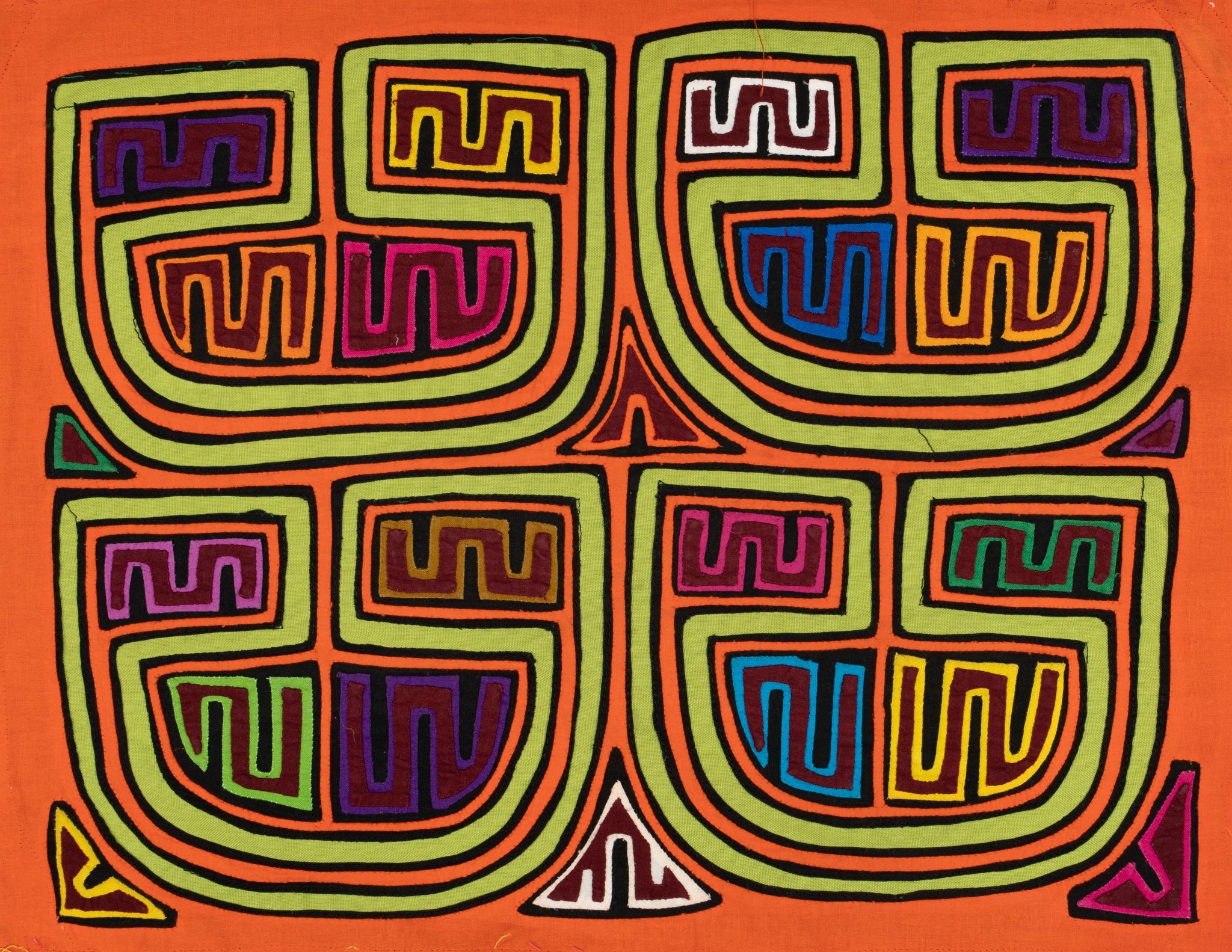 Smiling Faces Optical Illusion Mola