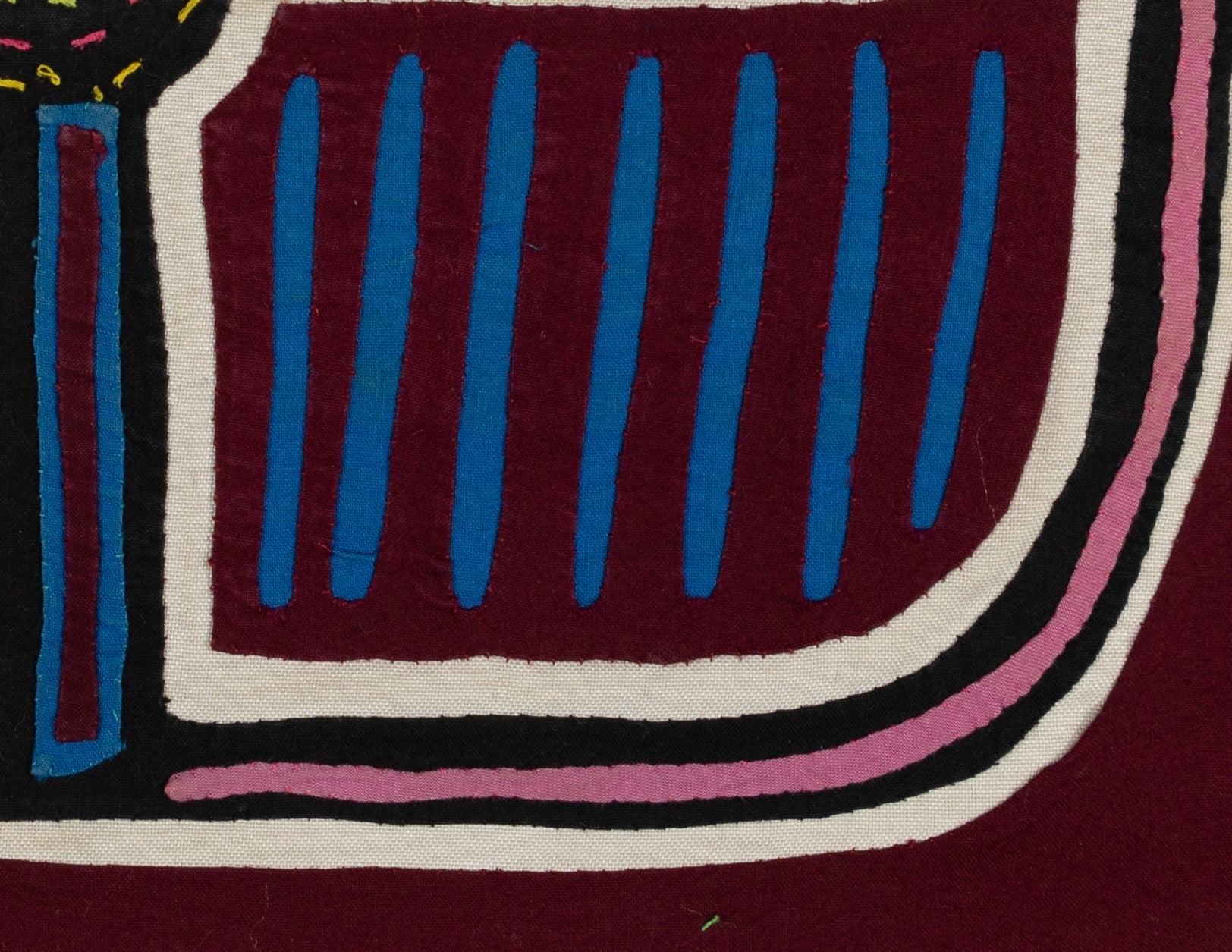 Maroon And White Tommy Toucan Parrot Bird Mola