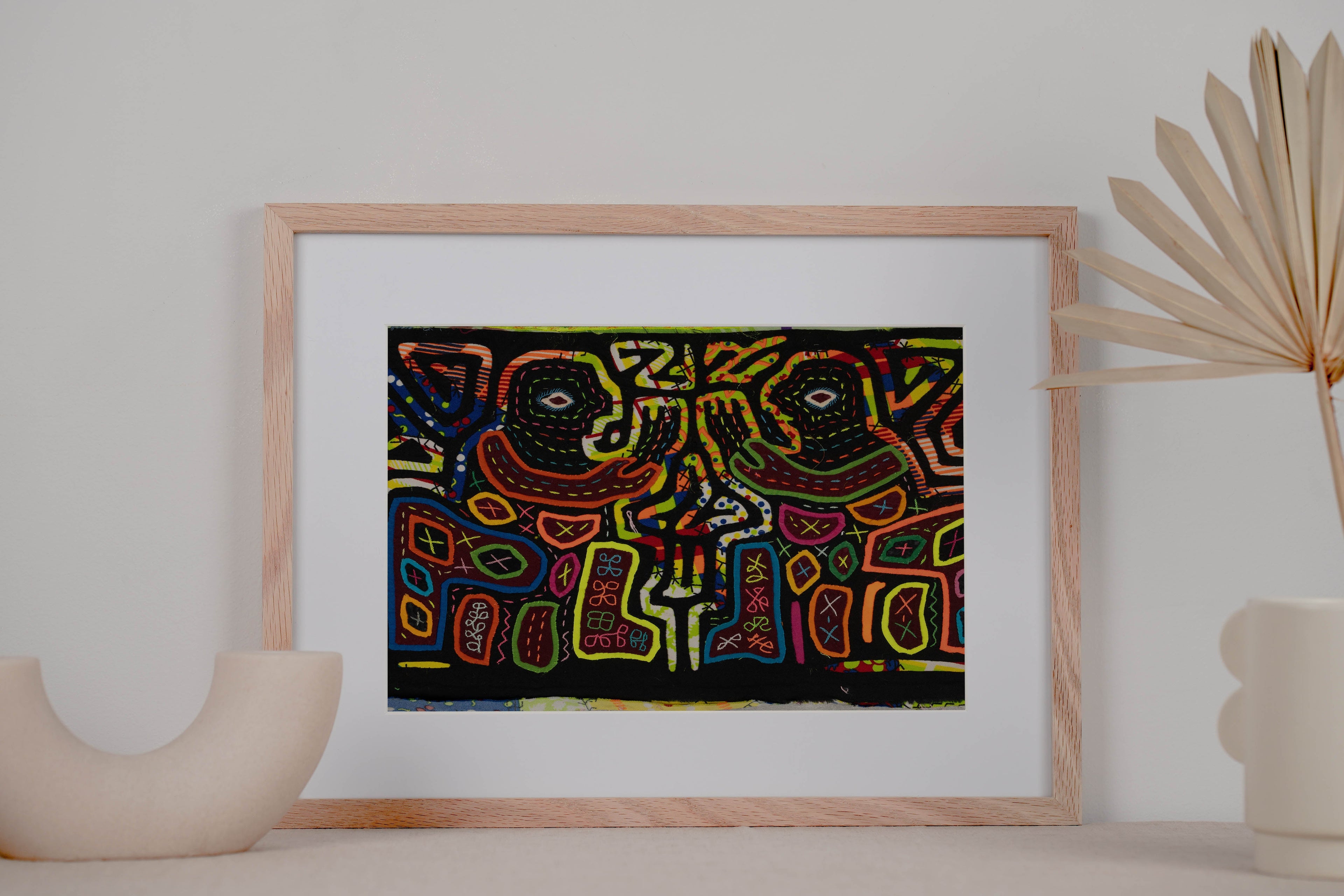 Multi-Color Background Material Heated Negotiations Mola