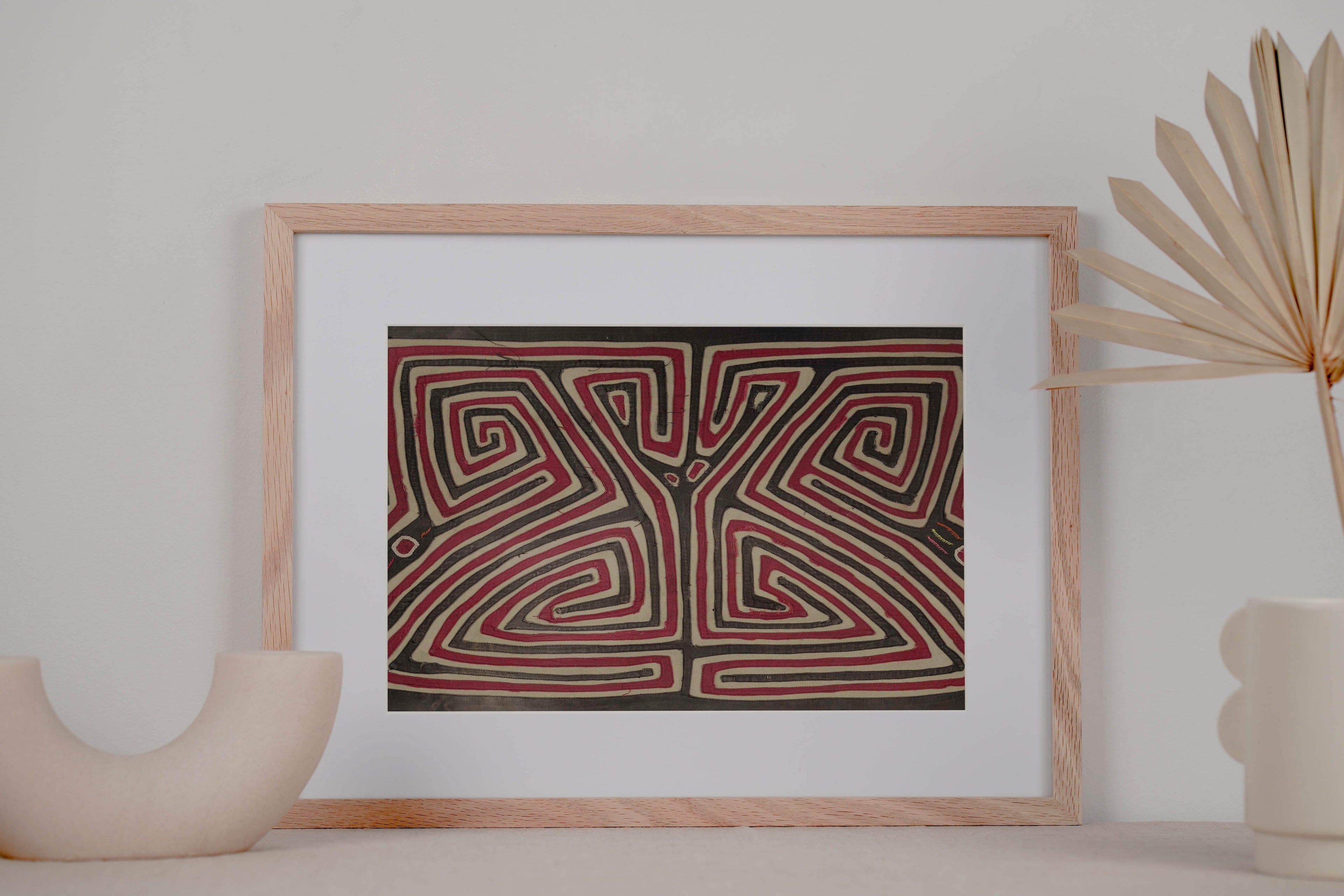 Vintage Black And Red Dive Bombing Seagull Mola