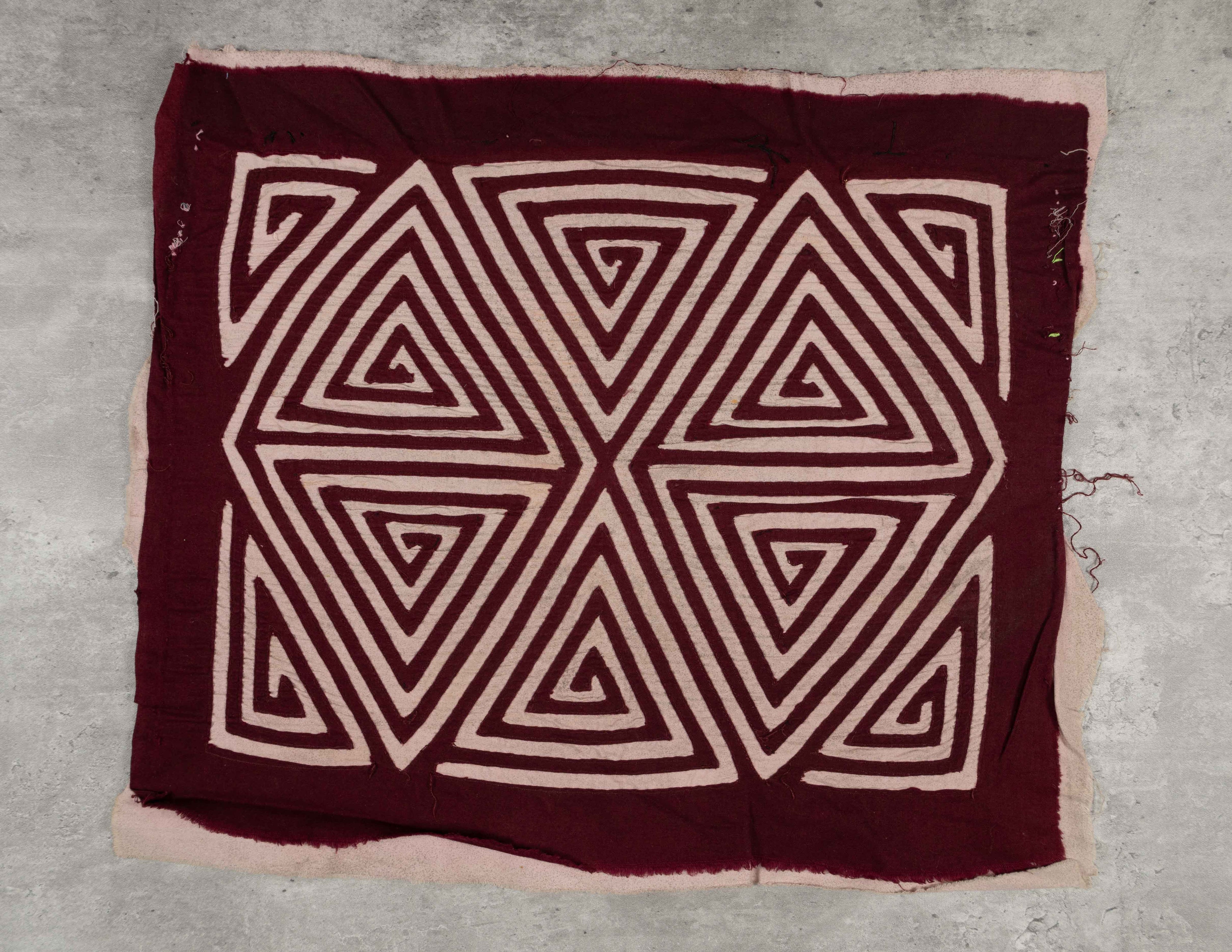 Burgundy And White Classic Design Mola