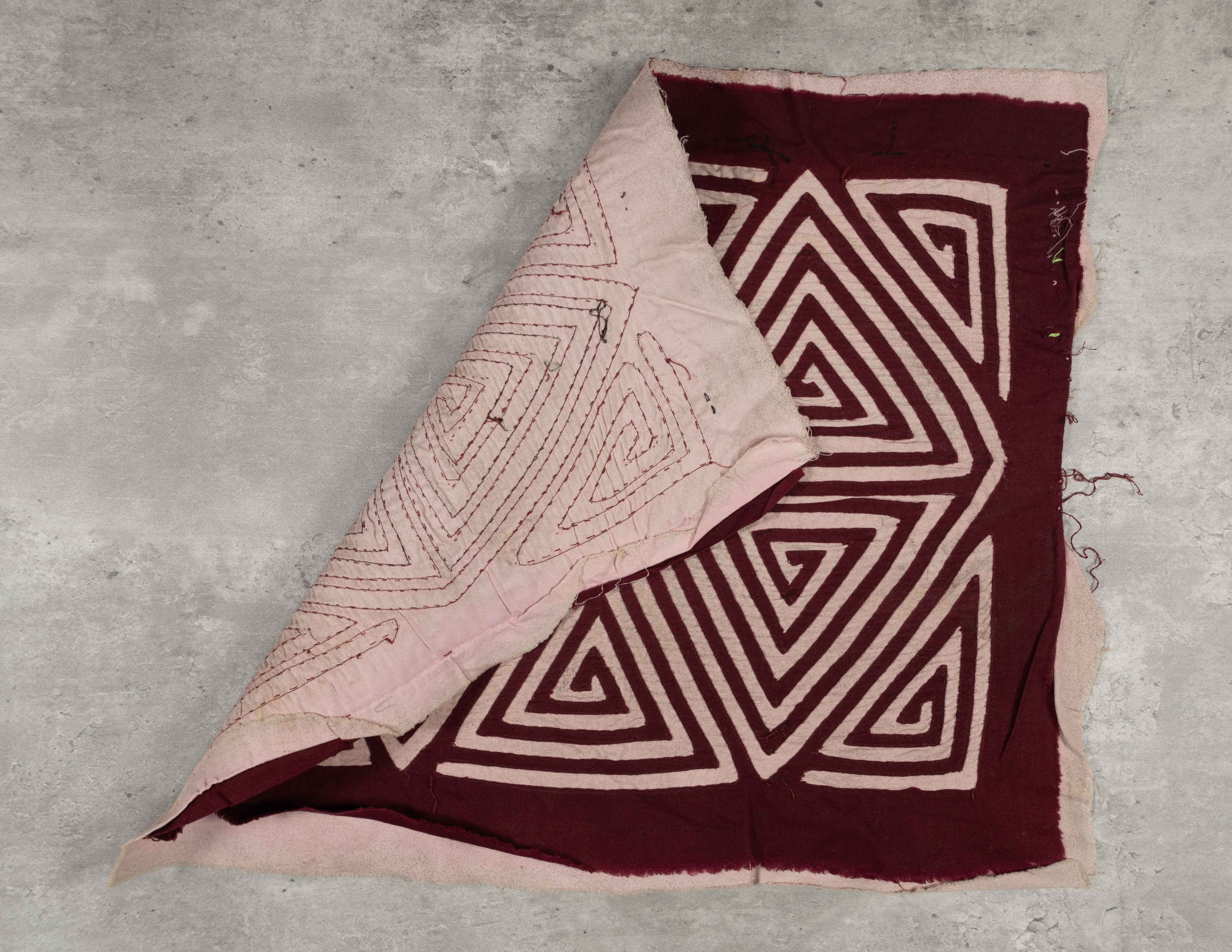 Burgundy And White Classic Design Mola