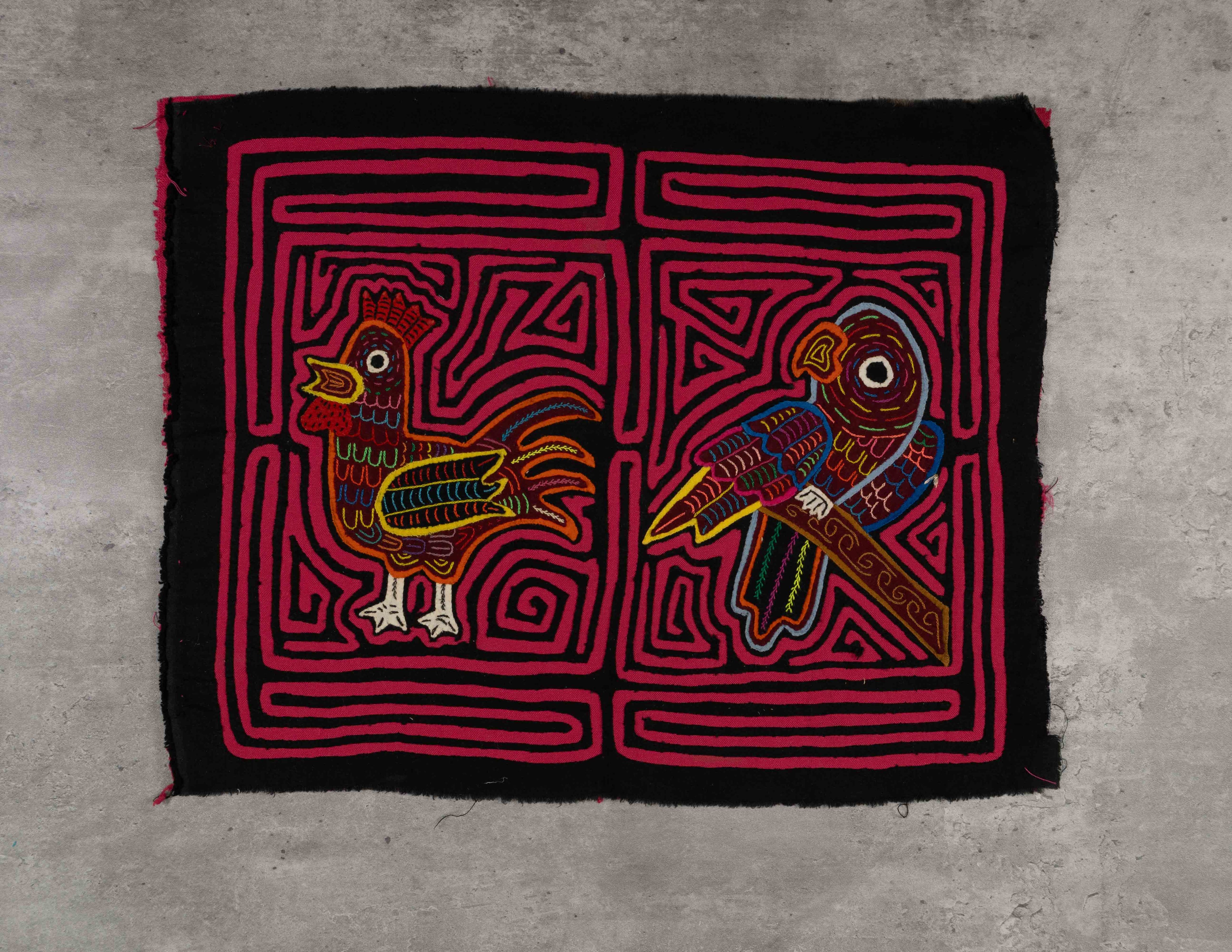 Black And Rosada Rooster And Parrot Bird Mola