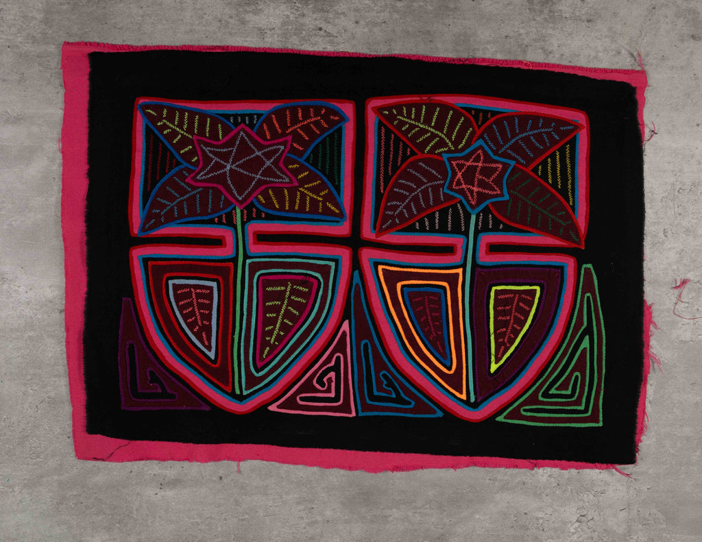 Black And Pink Flower Pot Mola
