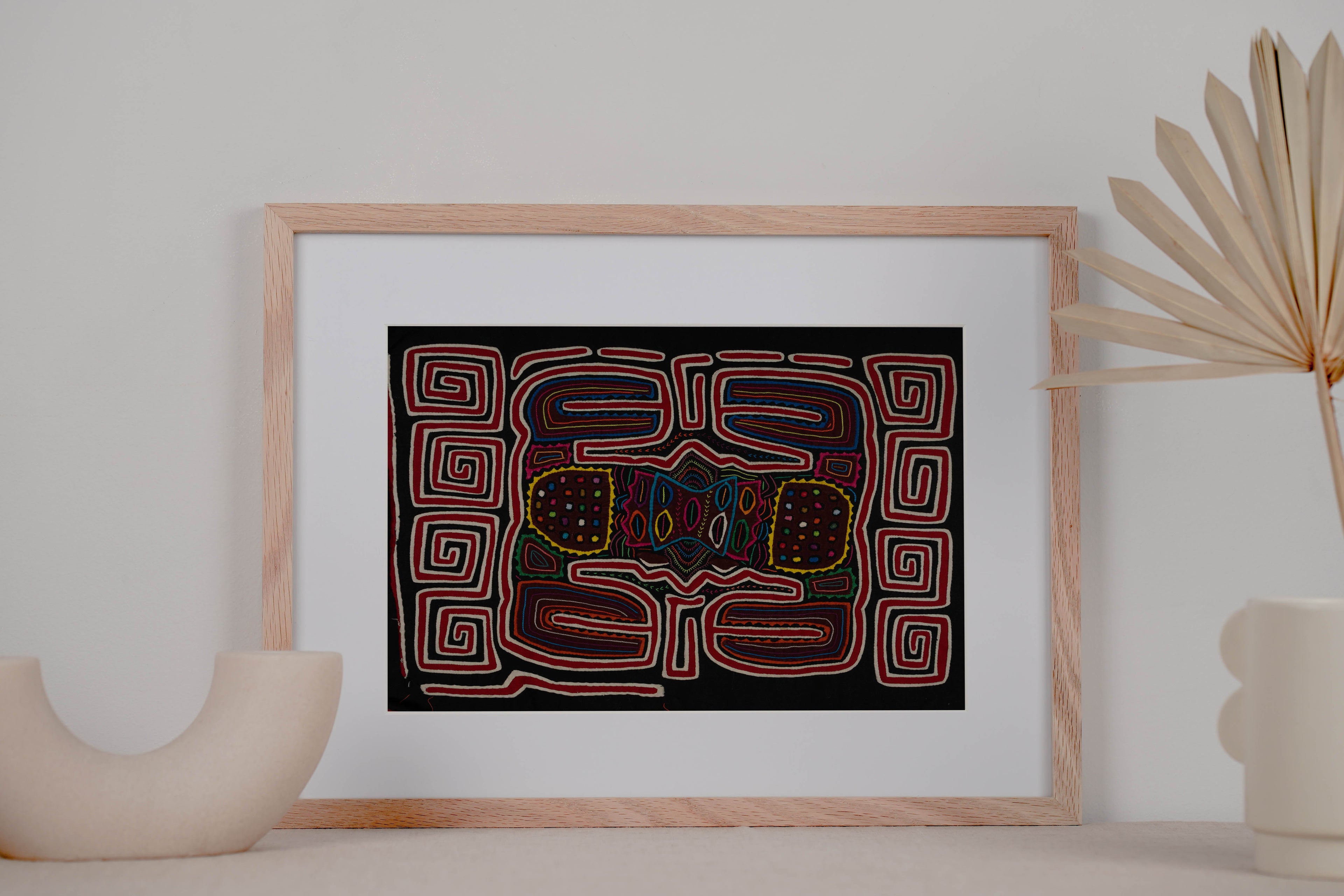 Black Red And White Crab To Crab Mola