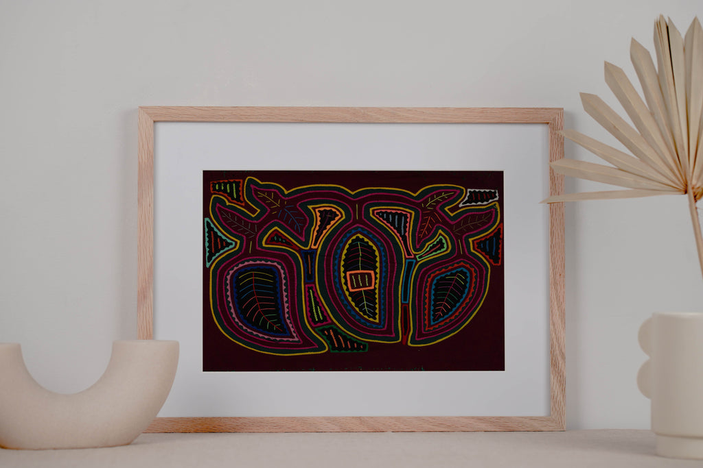 Burgundy And Yellow Optical Illusion Bull Dog Mola