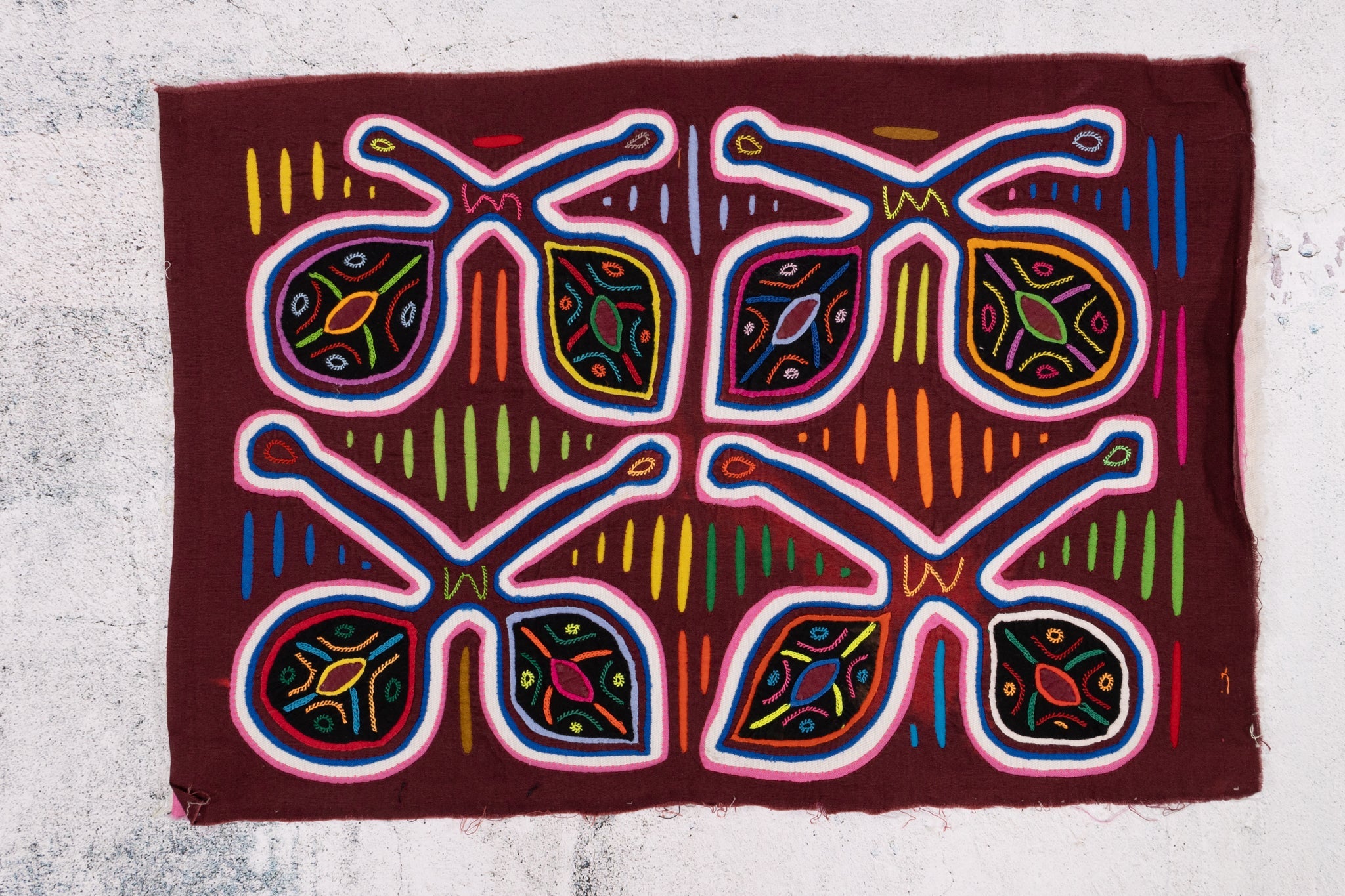 Maroon Crossed Tennis Racket Mola