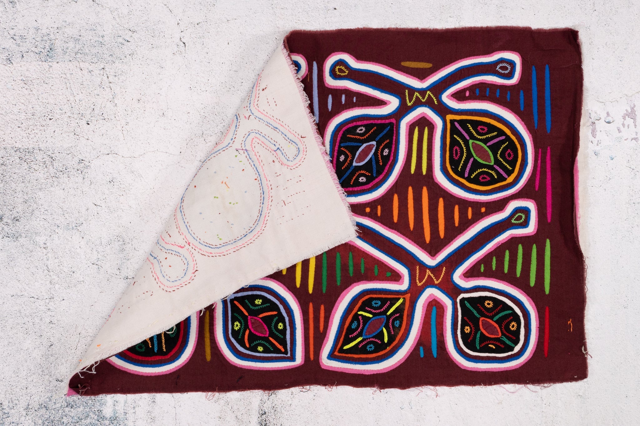 Maroon Crossed Tennis Racket Mola