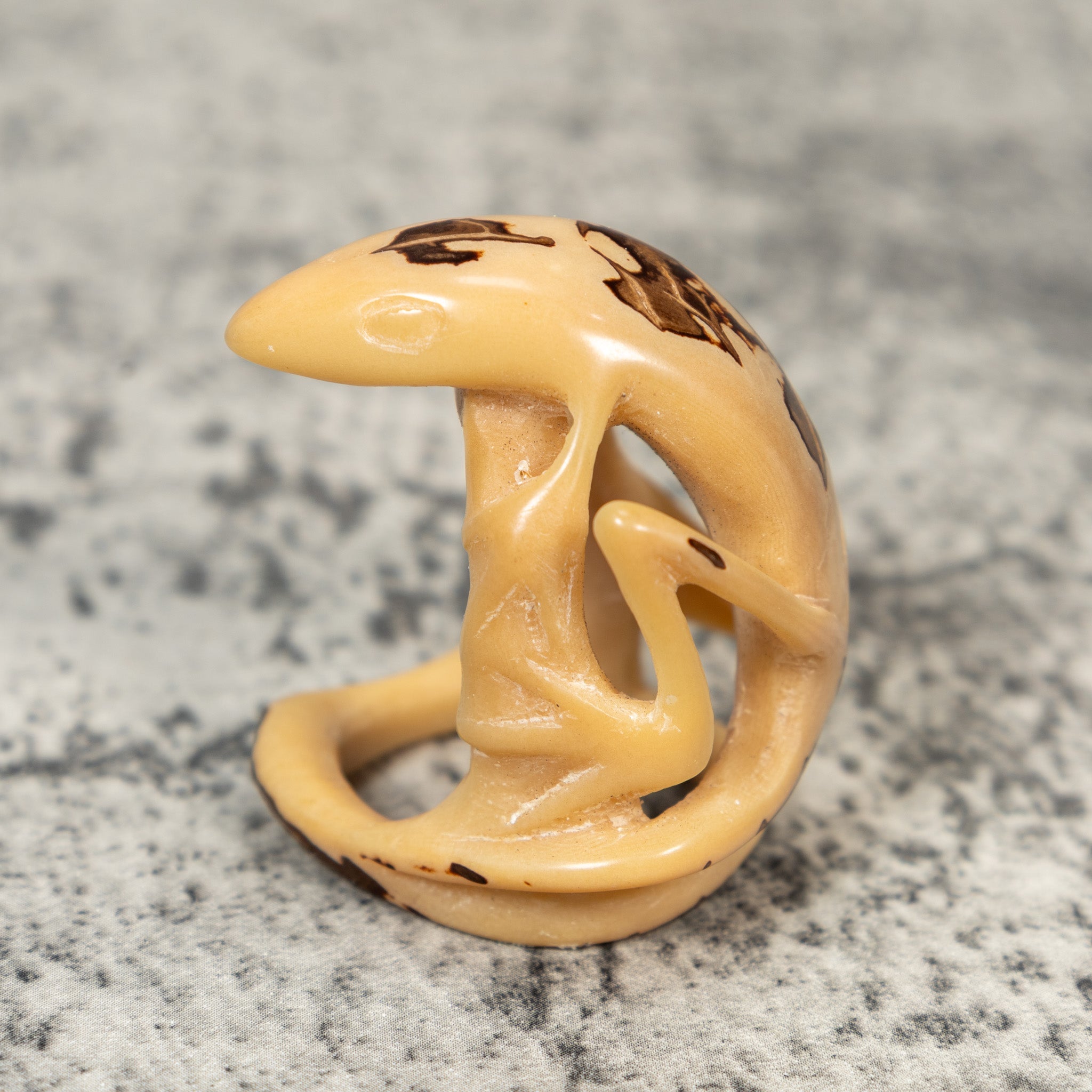 Natural White Gecko Lizard Tagua Carving