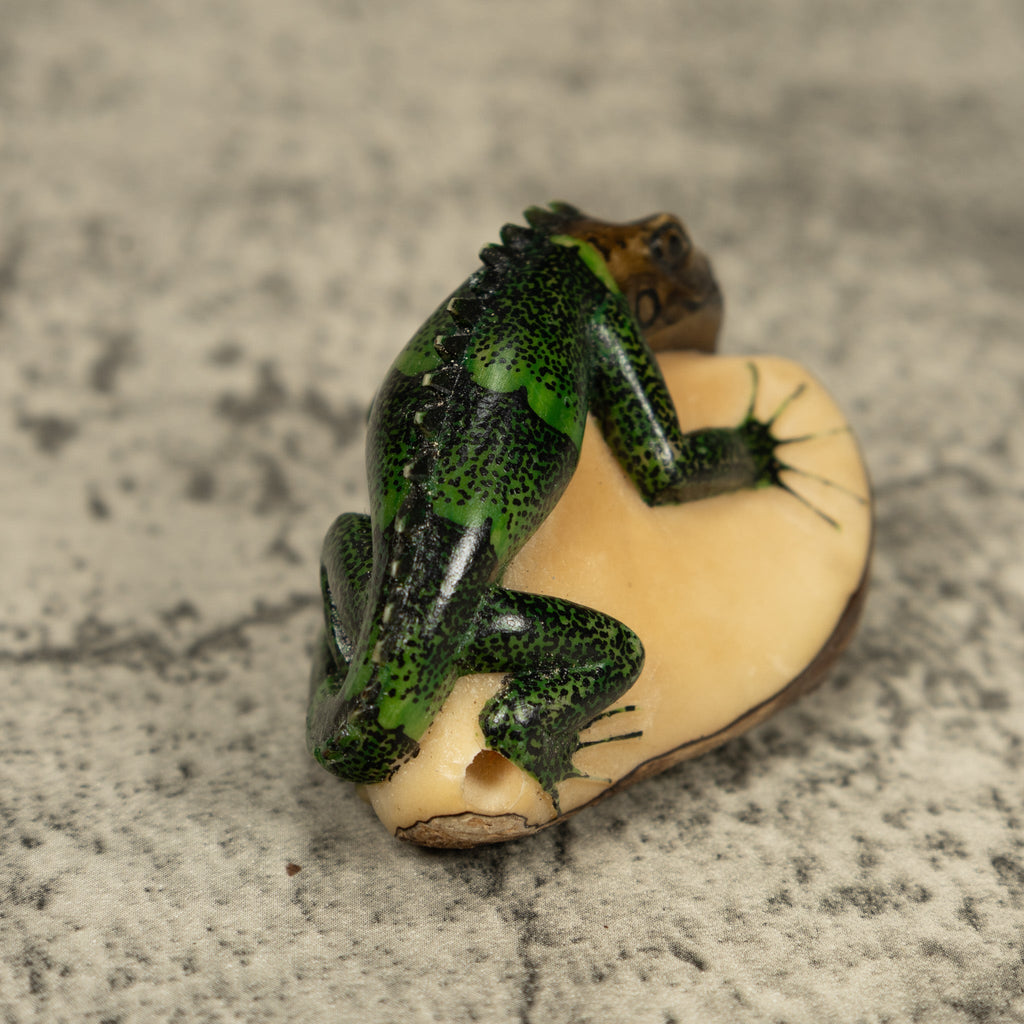 Dark Green Iguana Lizard Tagua Carving