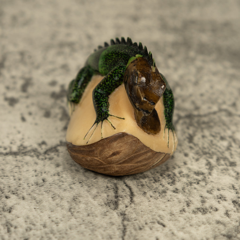 Dark Green Iguana Lizard Tagua Carving