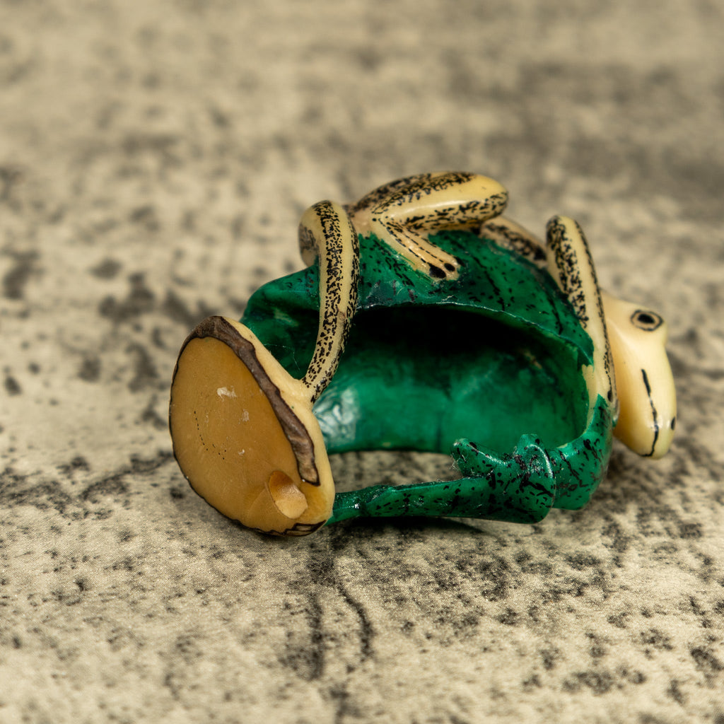 Vintage Gecko Lizard On Leaf Tagua Carving