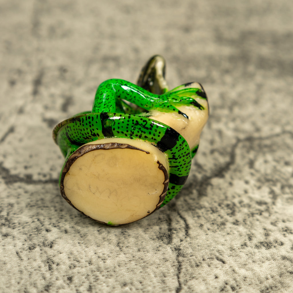 Green Iguana Lizard On Pedestal Tagua Carving