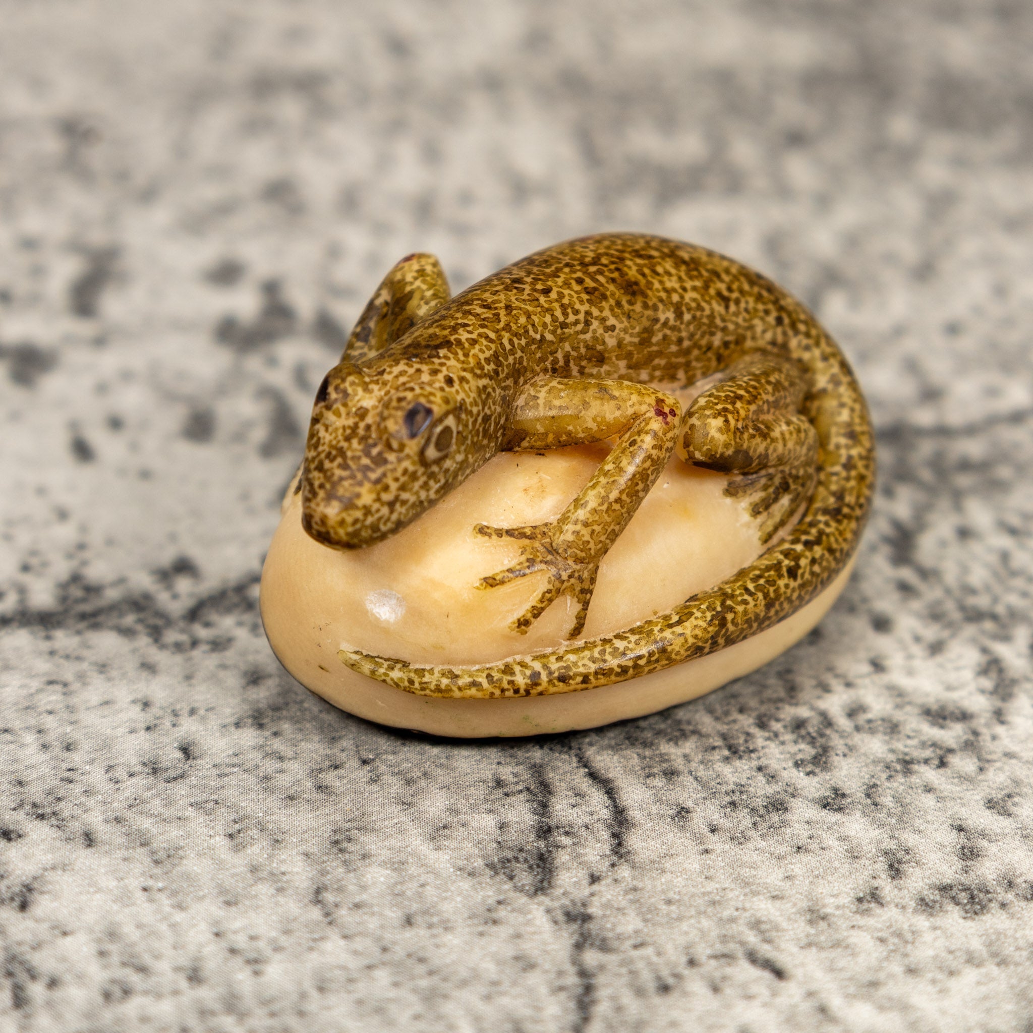 Spotted Gold And Brown Gecko Lizard Tagua Carving