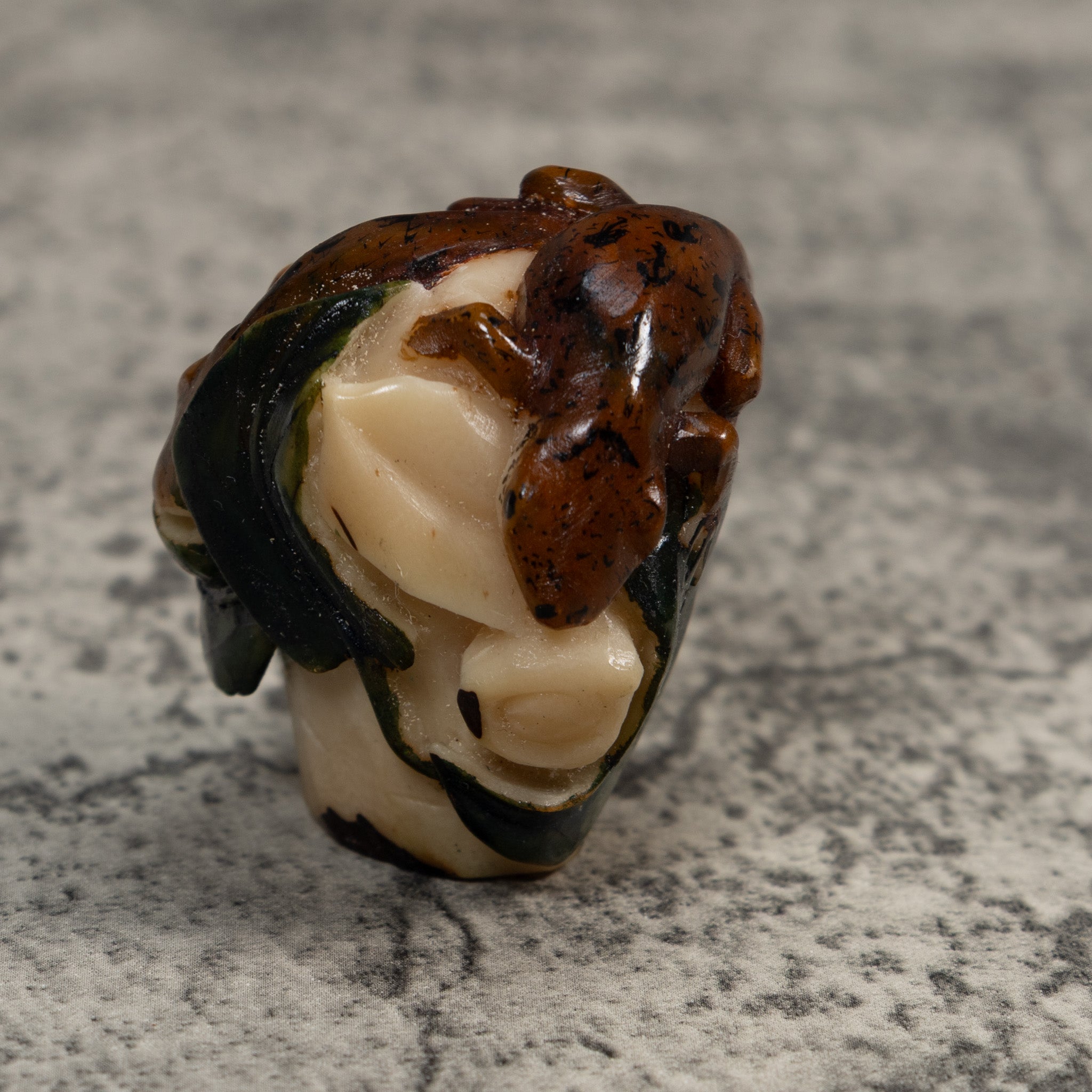 Double Brown Gecko Lizard Tagua Carving